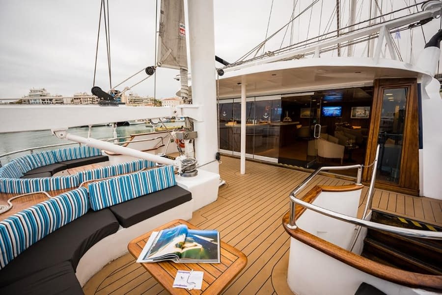 Lounge-Area-Exterior